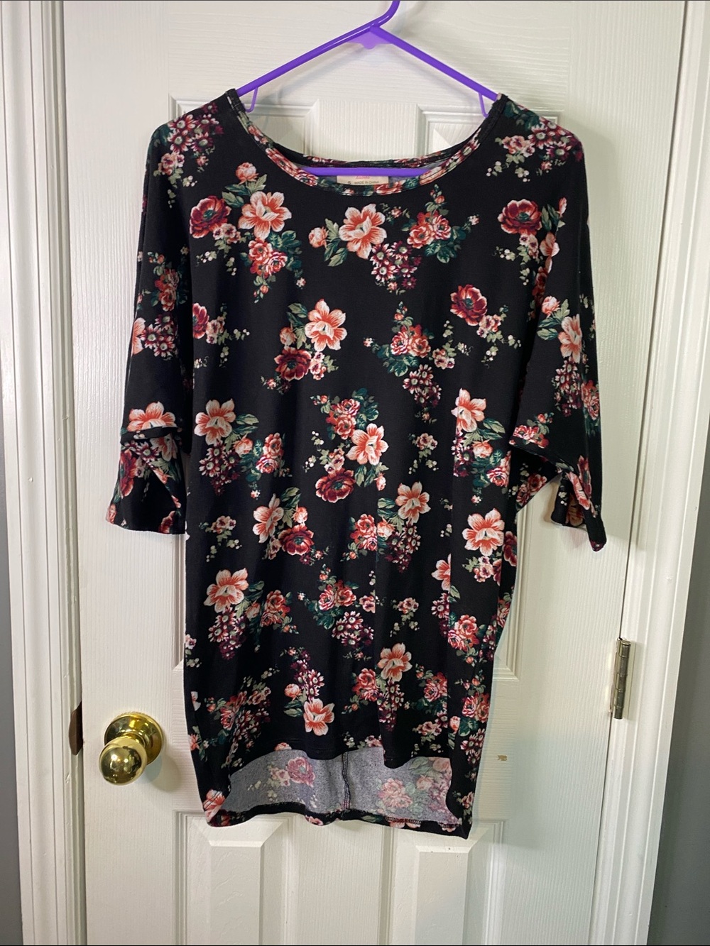 Bobbie Brooks Black Knit Tunic with Pink Floral Print Size Small.